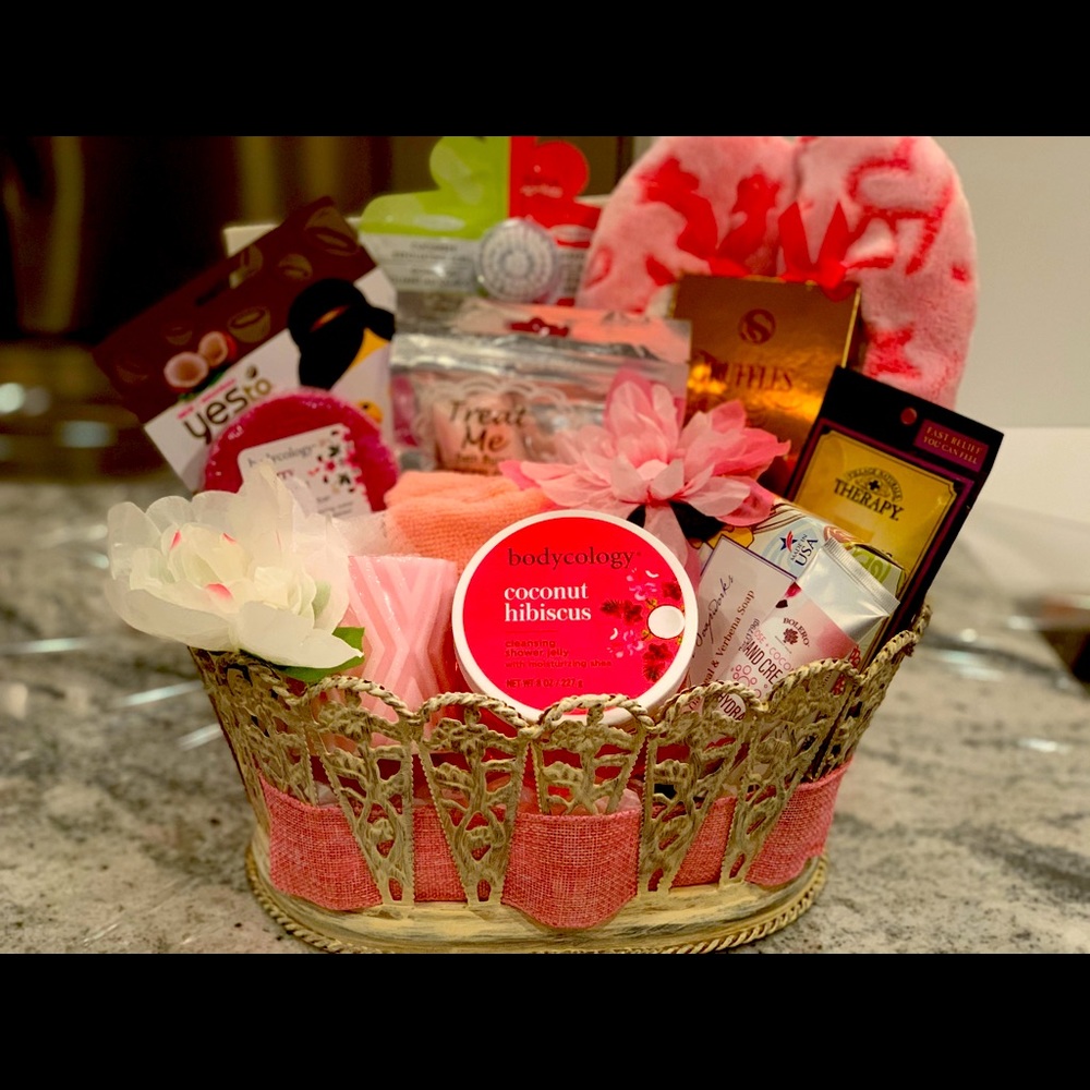 Woman’s Spa Valentine’s Day gift basket